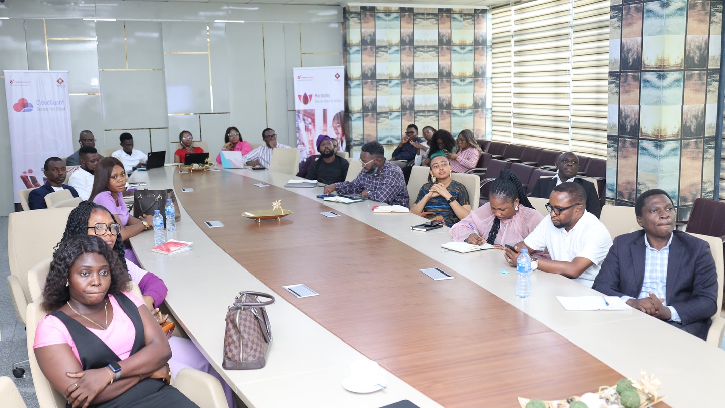 Les participants de la table ronde