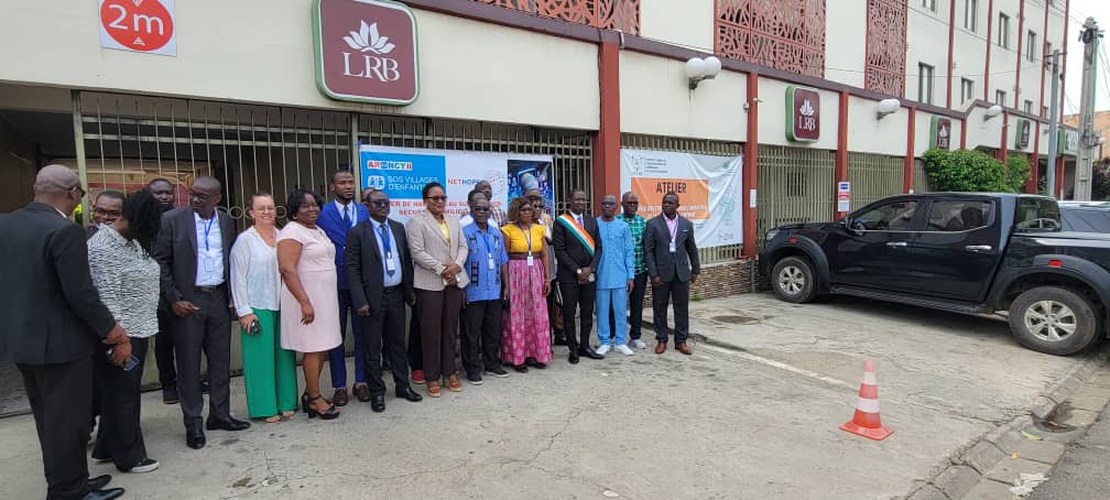 Photo de groupe des participants de l’atelier