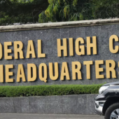 La Haute Cour Fédérale d’Abuja condamne et ordonne l’expulsion de 21 étrangers pour des faits de cybercriminalité